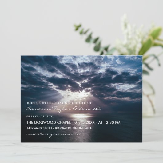 Sun Breaking Through Clouds Life Memorial Kaart (Staand voorkant)