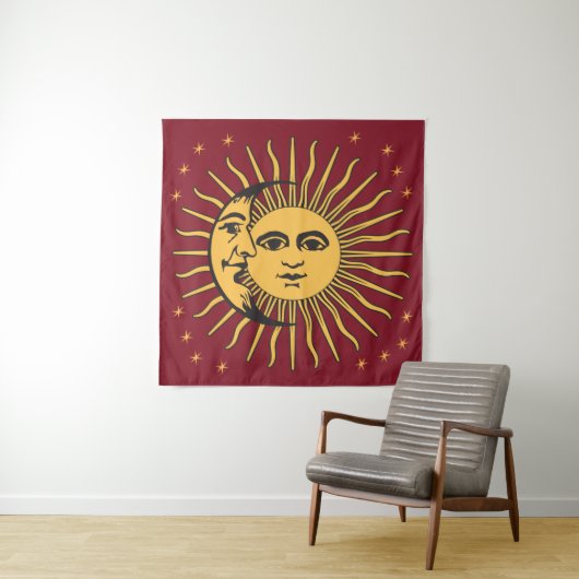 Sun en Moon Face Bohemian gold & red Wandkleed (In situ)