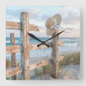 Sun Hat On a Beach Fence Vierkante Klok (Voorkant)