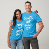 Sun is uit, Pistolen uit T-shirt (Unisex)
