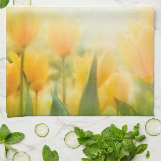 Sun Kissed Gele Tulpen Keuken Schotel Handdoek (Gevouwen)