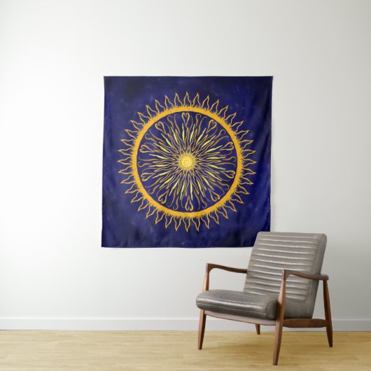 Sun Mandala Gold Oranje op Celestial Blue Wandkleed (In Situ (horizontaal))