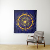 Sun Mandala Gold Oranje op Celestial Blue Wandkleed (In situ)