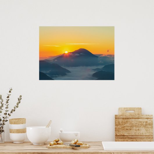 Sun-piek achter Uršlja gora, Slovenië Poster (Keuken)