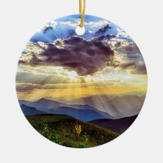Sun Rays Clouds Mountain Green Hills Keramisch Ornament (Voorkant)