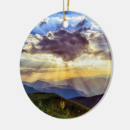Sun Rays Clouds Mountain Green Hills Keramisch Ornament (Links)