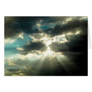 Sun straalt door de wolken