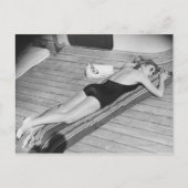 Sun Tanning Woman Briefkaart (Voorkant)
