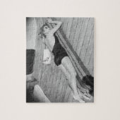 Sun Tanning Woman Legpuzzel (Verticaal)