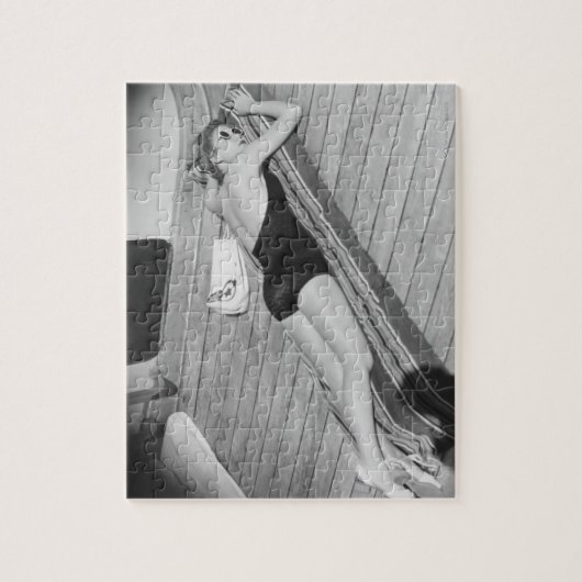 Sun Tanning Woman Legpuzzel (Verticaal)