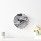 Sun Tanning Woman Ronde Klok (Huis)