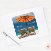 Sun Umbrella op zandstrand |Malediven Vierkante Sticker (Envelop)