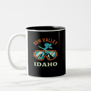 Sun Valley Idaho Retro Skiing Snowboarding Tweekleurige Koffiemok