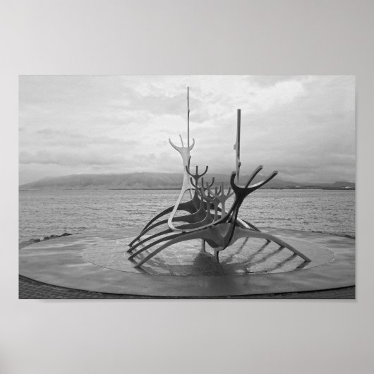 Sun Voyager Sculpture, Reykjavik, IJsland, B/W Poster (Voorkant)