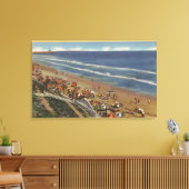 Sunbathers die naar Belmont Shores kijken Canvas Afdruk (Insitu (Woonkamer))