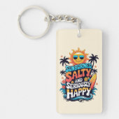 Sunburned Salty and Happy – Retro Beach Vibes Sleutelhanger (Voorkant)