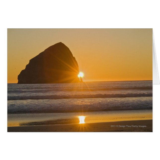 Sunburst en Haystack Rock in Cape Kiwanda (Voorkant Horizontaal)