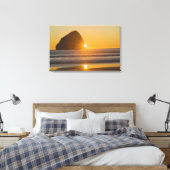 Sunburst en Haystack Rock in Cape Kiwanda Canvas Afdruk (Insitu (Slaapkamer))
