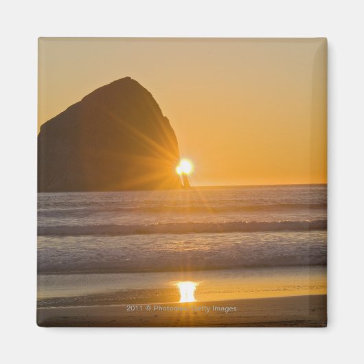 Sunburst en Haystack Rock in Cape Kiwanda Magneet (Voorkant)