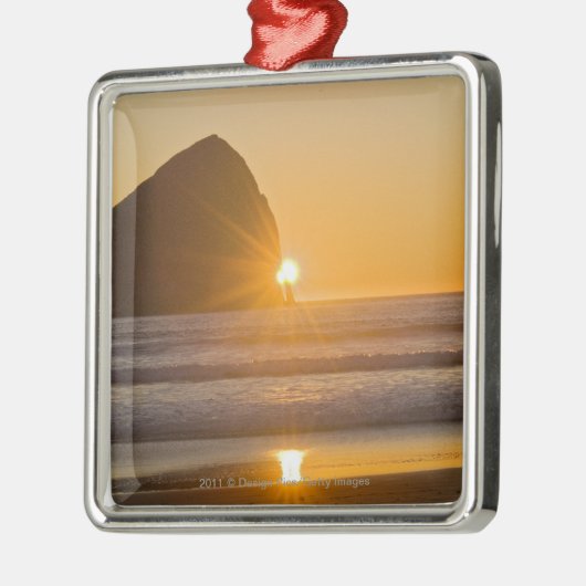 Sunburst en Haystack Rock in Cape Kiwanda Metalen Ornament (Links)
