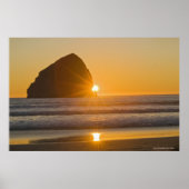 Sunburst en Haystack Rock in Cape Kiwanda Poster (Voorkant)