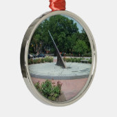 Sundial at Morehead Planetarium, Chapel Hill, NC Metalen Ornament (Rechts)