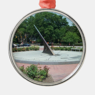 Sundial at Morehead Planetarium, Chapel Hill, NC Metalen Ornament