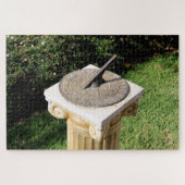 Sundial in de tuin legpuzzel (Horizontaal)
