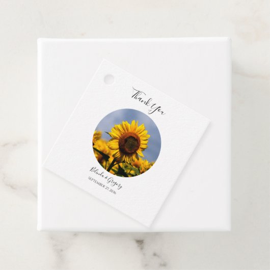 Sunflower Blue Sky Rustic Wedding Gift Bedankjes Labels (In situ)