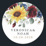 Sunflower Burgundy Rozen Navy Blue Rustic Wedding Ronde Sticker<br><div class="desc">Het ontwerp is voorzien van een elegant boeket van waterverf zonnebloemen,  pony-rozen,  eucalyptus,  groen en nog veel meer met een unieke typografische indeling in middelgrote zwarte en gekleurde gouden tekst.</div>