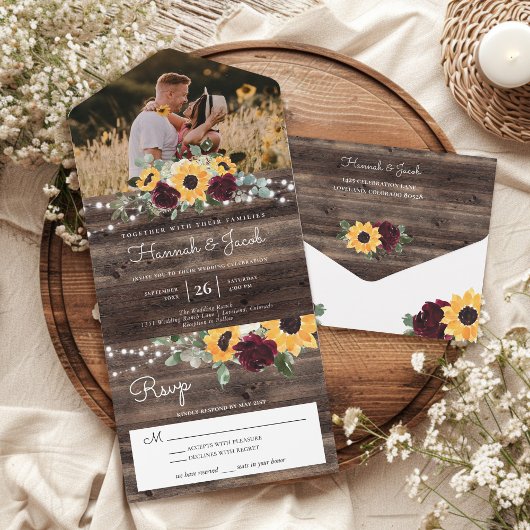 Sunflower Burgundy Rozen Rustic Wood Foto Weddensc All In One Uitnodiging