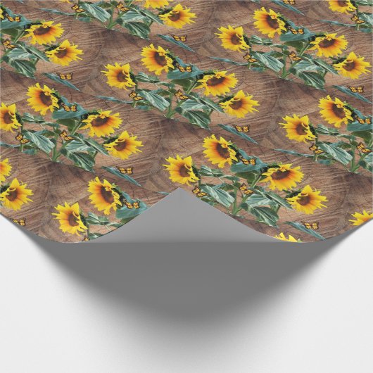 Sunflower Butterflies Rustic Barn Board Cadeaupapier (Hoek)