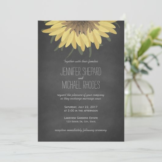 Sunflower Chalkboard Rustic Wedding Invitation Kaart (Staand voorkant)