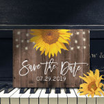 Sunflower Rustic Barn Wedding Save the Date Aankondigingskaart<br><div class="desc">Rustic Sunflower & String Lights Barn Wood Wedding Save the Date Announcement.</div>
