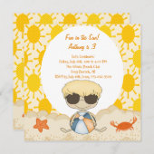 Sunny Beach Boy in the Sand Birthday Invitation Kaart (Voorkant / Achterkant)