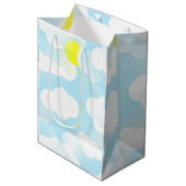 Sunny Blue Summer Sky met wolken Medium Cadeauzakje (Voorkant Gekanteld)
