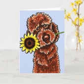 Sunny Chocolate Labradoodle Off-Leash Art™ Kaart (Gele Bloem)