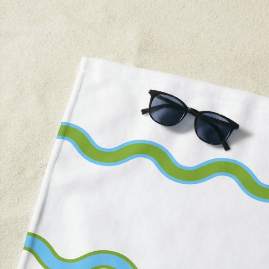 Sunny Escape van een Baby Croc gepersonaliseerd Strandlaken (In situ)