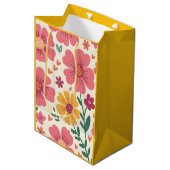 Sunny Garden: Pink Daisy & Heart Botanical Pattern Medium Cadeauzakje (Voorkant Gekanteld)