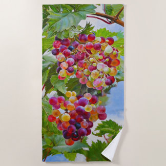 Sunny Grapevine - Kleurrijke Druiven Stilleven Ver Strandlaken