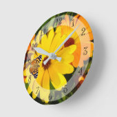 Sunny Marigolds and Butterfly Ronde Klok (Hoek)