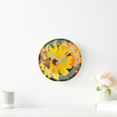 Sunny Marigolds and Butterfly Ronde Klok (Huis)