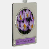 Sunny Paarse Crocuses Verzilverd Banner Ornament (Rechts)