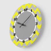 Sunny Yellow and Grey Chevron Pattern Grote Klok (Hoek)