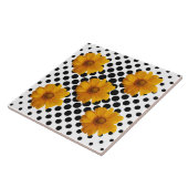Sunny Yellow Flowers op Black and White Dot Tegel Tegeltje (Zijkant)