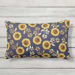 Sunny Yellow Gold Navy Sunflower Leaves Pattern Buitenkussen<br><div class="desc">Dit elegante en kische florale patroon is perfect voor het zomerseizoen. Het is voorzien van een geel en bruin waterverf geschilderd zonnebloempatroon met nepbedrukte gouden folie bladeren bovenop een eenvoudige marinesblauwe achtergrond. Deze afdruk is trendy, land en modern. ***BELANGRIJKE NOTA VAN HET ONTWERP: Voor om het even welk verzoek van...</div>