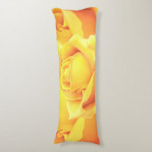 Sunny Yellow Rose Lichaamskussen (Voorkant Verticaal)