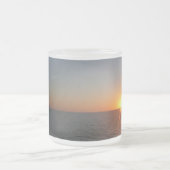 Sunrise aan de Zee III Ocean Horizon Seascape Matglas Koffiemok (Center)