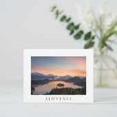 Sunrise boven het witte briefkaart van het meer (Staand voorkant)