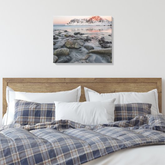 Sunrise Flakstad en Skagsanden Beach Canvas Afdruk (Insitu (Slaapkamer))